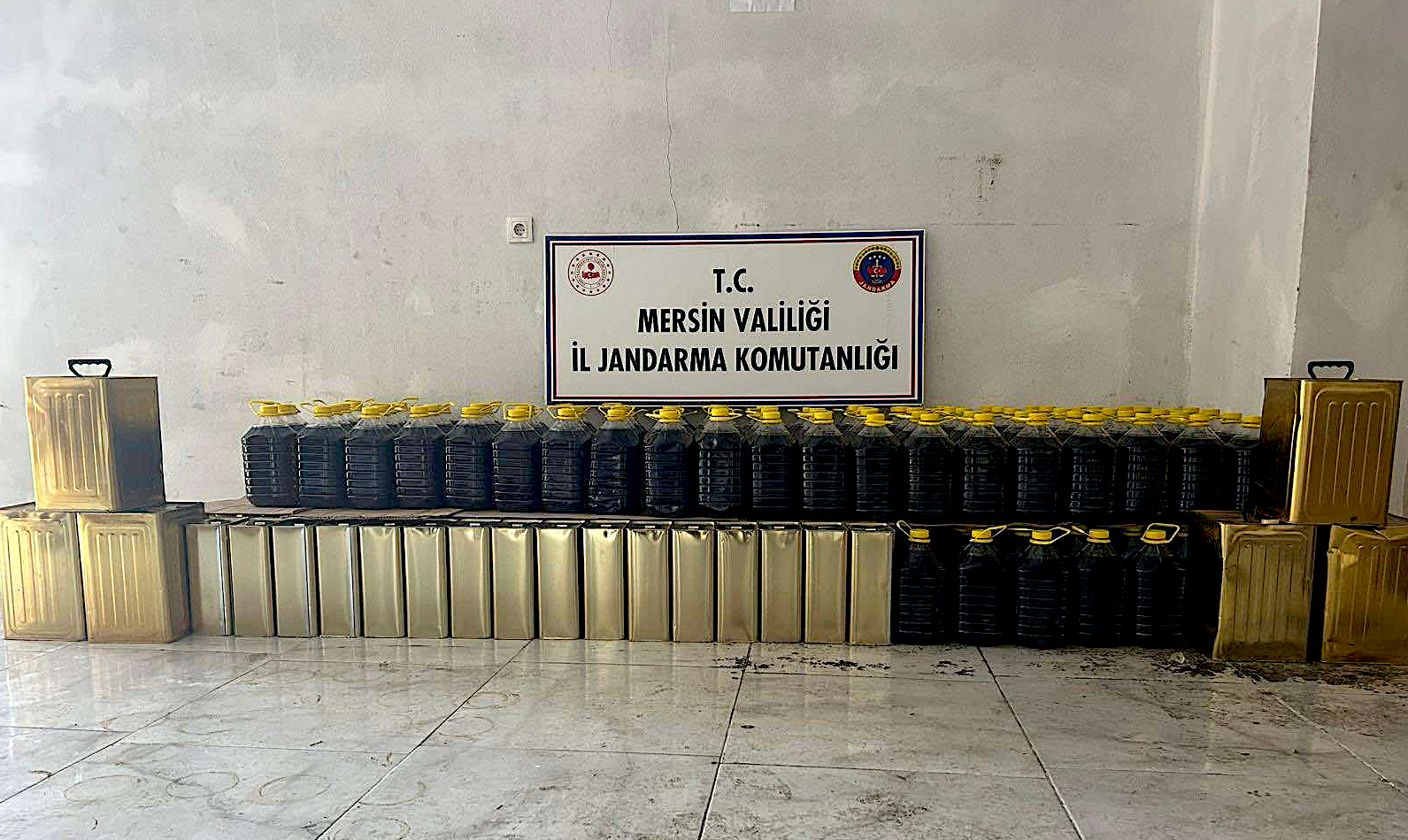 Mersin’de 6 bin 200 litre sahte zeytinyağı ele geçirildi