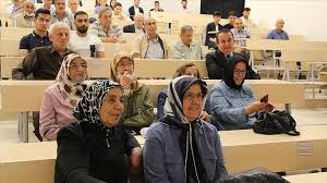 60 yaş üzeri “kıdemli üniversiteliler” kep atmaya hazırlanıyor