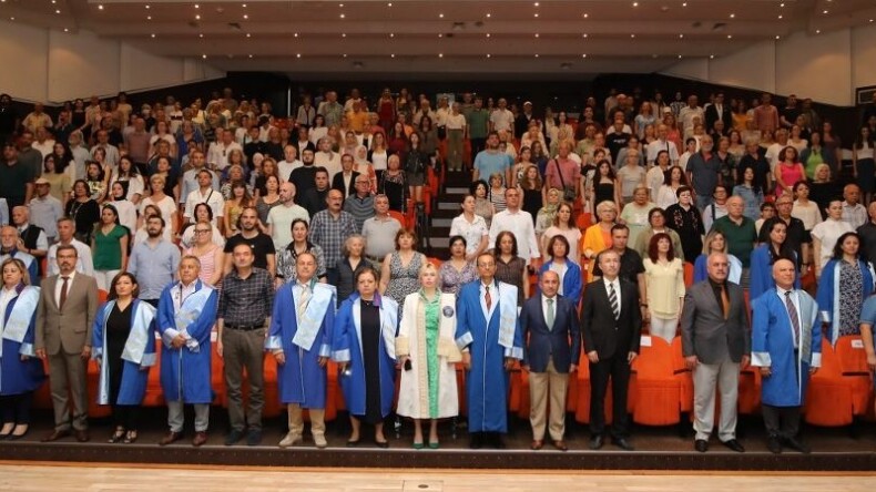 Antalya’daki “Tazelenme Üniversitesi”nden 110 öğrenci mezun oldu