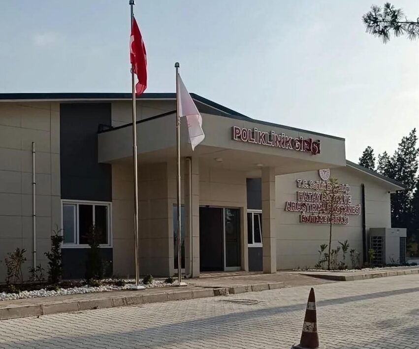 Hatay Valisi Masatlı hizmete giren Hatay Eğitim ve Araştırma Hastanesi ek binasını inceledi
