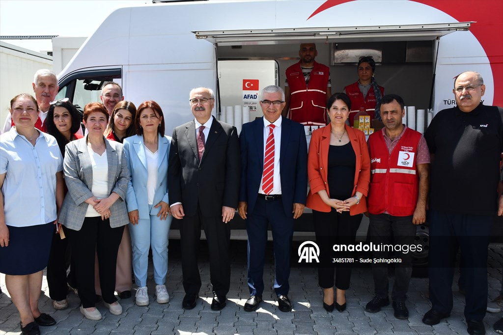 Adana’da depremzedelerin yaşadığı konteyner kentte kütüphane açıldı