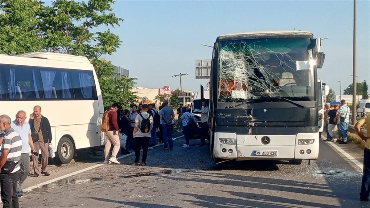 Yolcu minibüsünün devrilmesi sonucu 17 kişi yaralandı