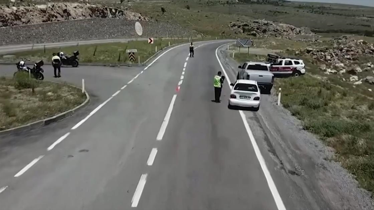 AA-20240617-34900107-34900106-KURBAN_BAYRAMI_TATILININ_ILK_2_GUNU_TRAFIK_KAZALARINDA_16_KISI_HAYATINI_KAYBETTI