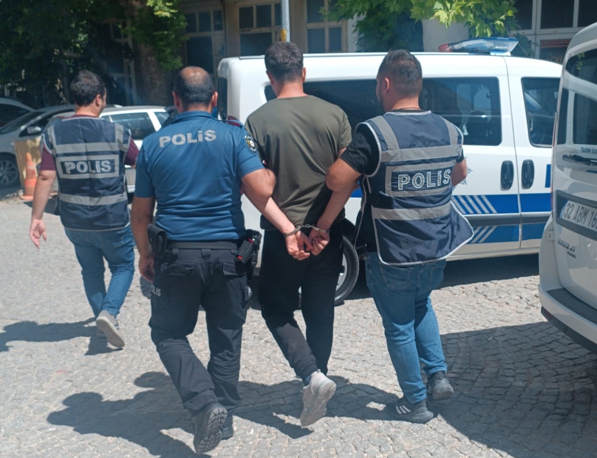 Isparta’da tartıştığı babasını satırla öldüren kişi tutuklandı
