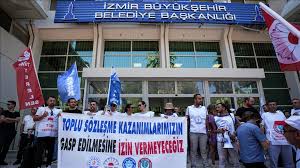 İzmir Büyükşehir Belediyesi memurları yarım gün iş bıraktı