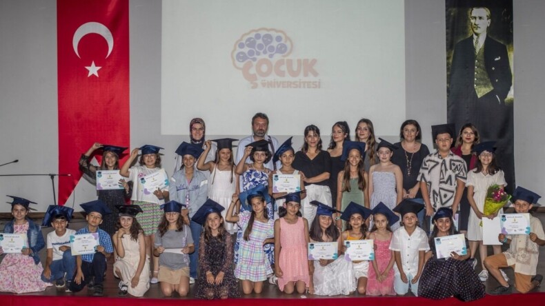 Akdeniz Çocuk Üniversitesi ilk mezunlarını verdi