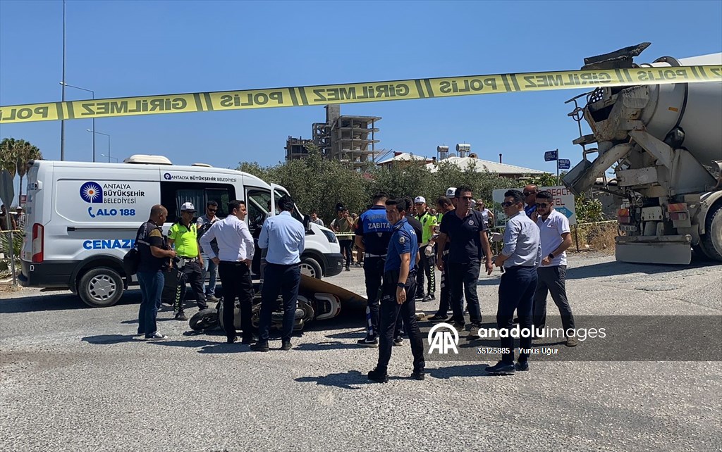 Antalya’da beton mikseri ile çarpışan motosikletin sürücüsü öldü