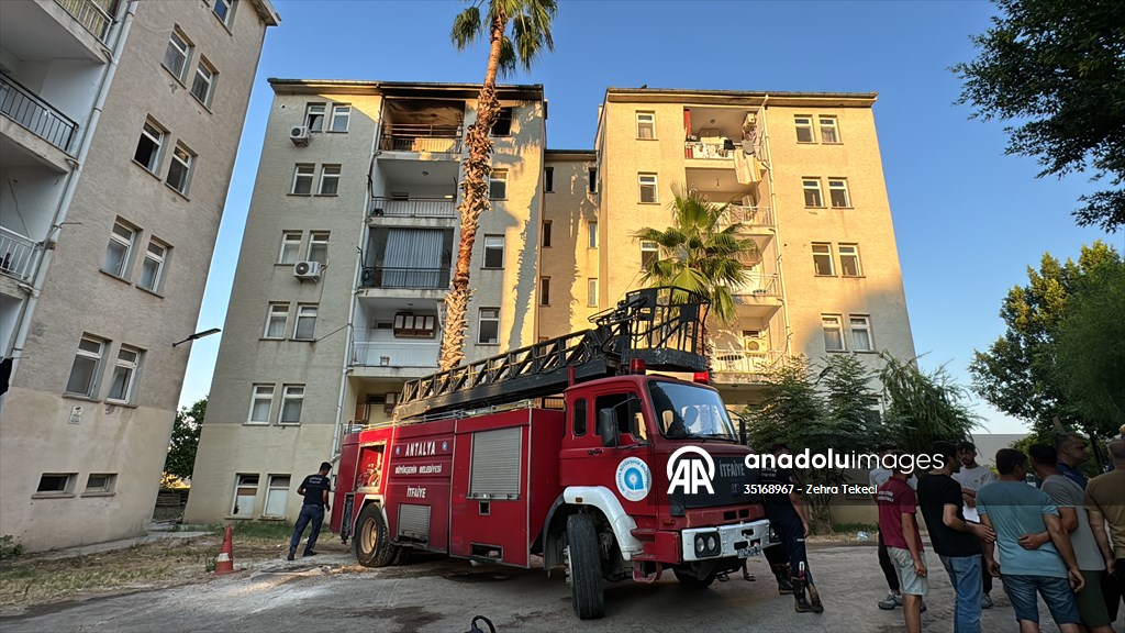 Antalya’da oturduğu evi yakan ve kendisine zarar veren kişi hastaneye kaldırıldı