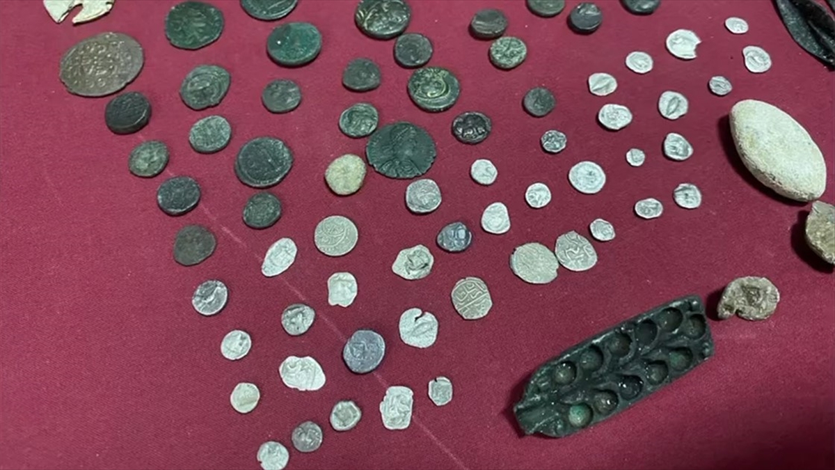 İzmir merkezli 24 ilde düzenlenen “Define-1” operasyonunda 47 şüpheli yakalandı