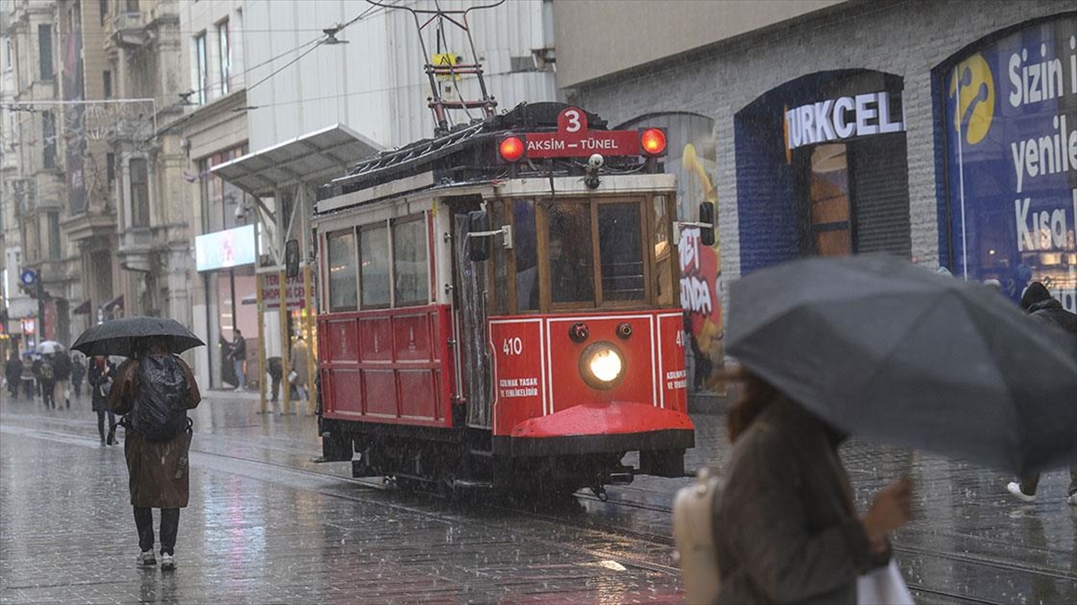 İstanbul için gök gürültülü sağanak uyarısı