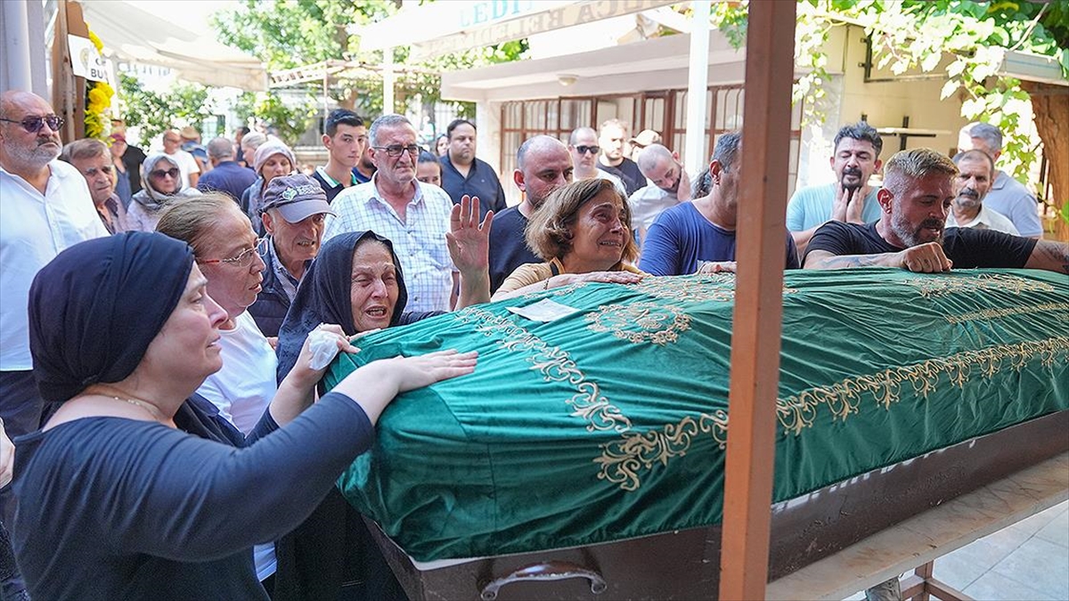 İzmir’de elektrik akımına kapılarak ölen İnanç Öktemay, son yolculuğuna uğurlandı