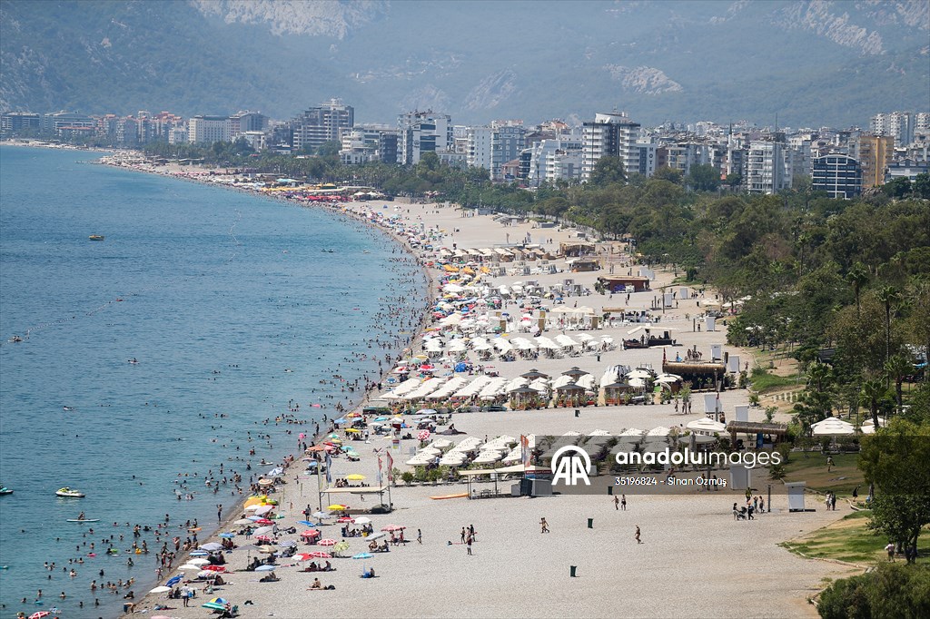 Antalya’da sıcak hava ve nem etkili oluyor
