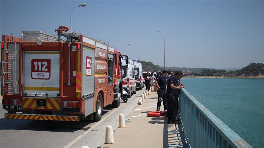 Adana’da baraj gölüne düşen otomobilde aynı aileden 4 kişinin öldüğü kaza kamerada
