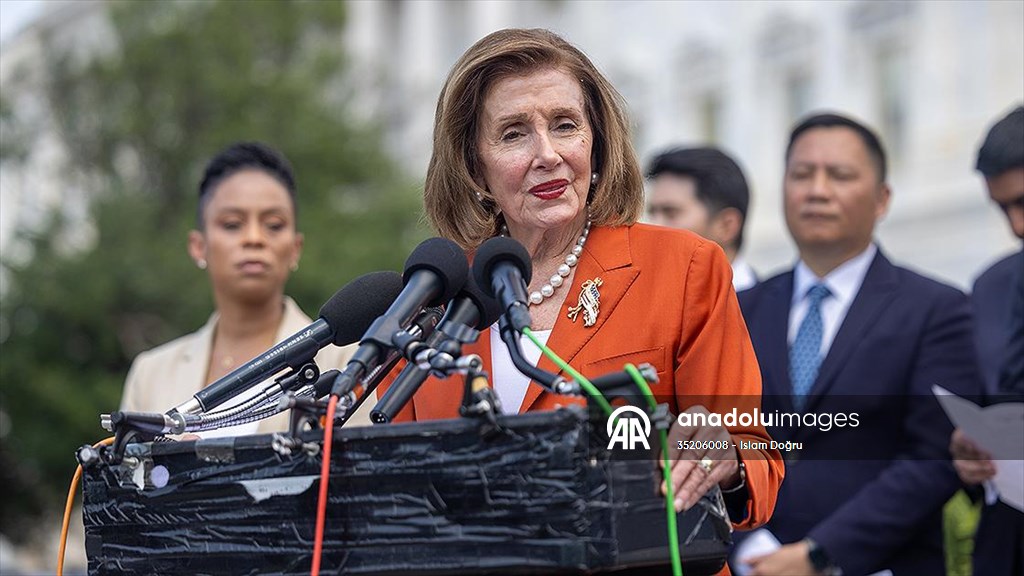 Eski ABD Temsilciler Meclisi Başkanı Pelosi, Biden’ın yerine aday gösterilen Harris’e destek verdi