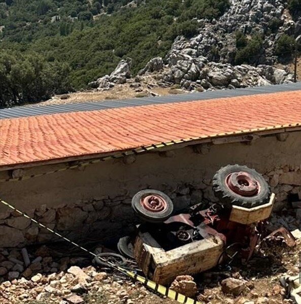 Burdur’da devrilen traktörün altında kalan kişi öldü