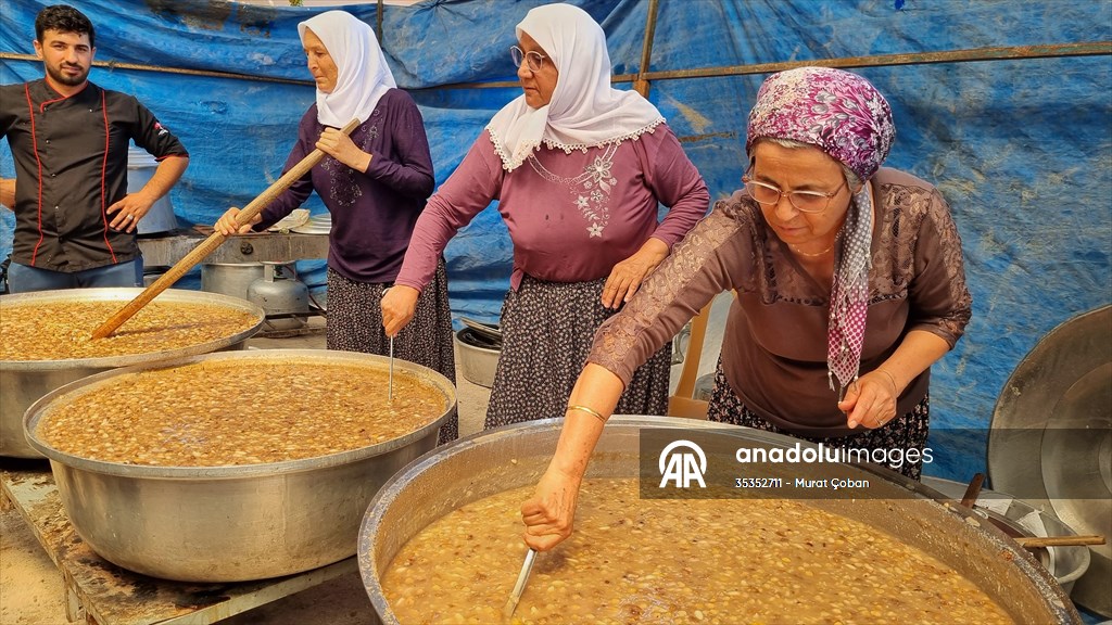 Burdur’da imece usulüyle yapılan aşure 4 bin kişiye ikram edildi