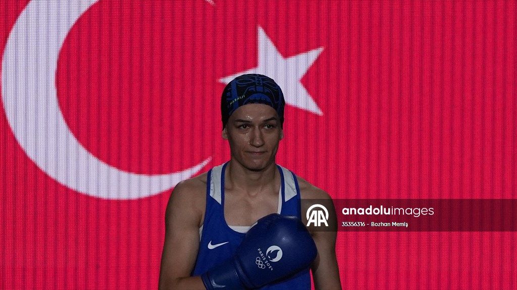 Boksta kadınlar 54 kilo finalinde Hatice Akbaş, gümüş madalya kazandı