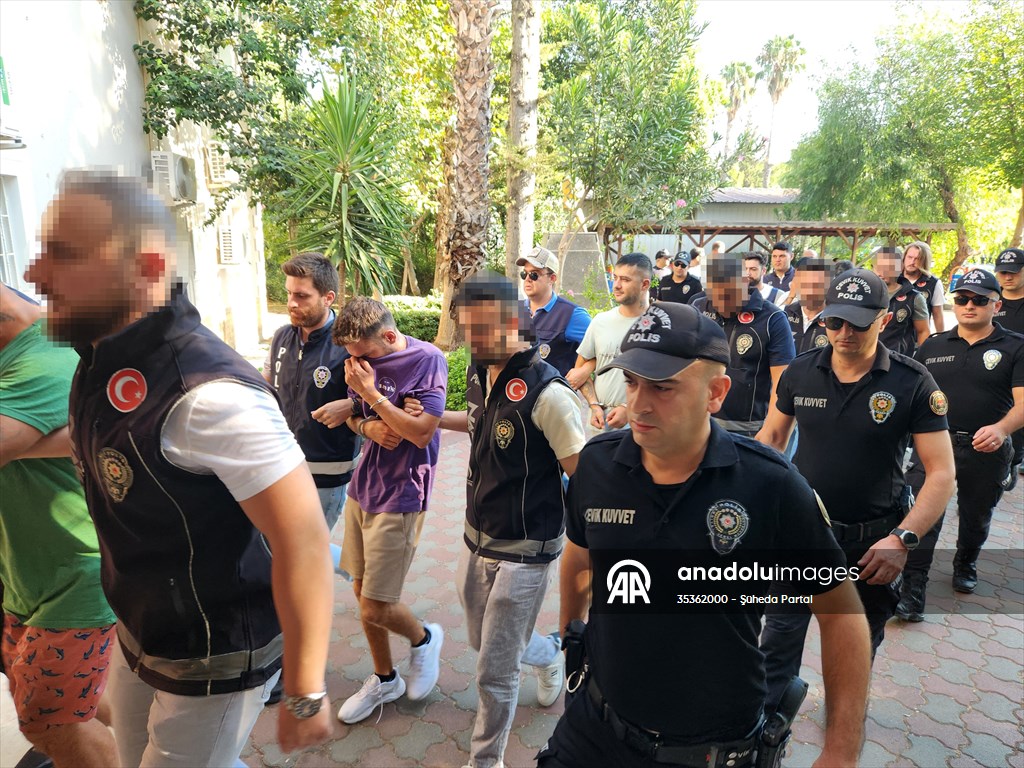 Antalya’da uyuşturucu operasyonunda yakalanan 2 şüpheli tutuklandı