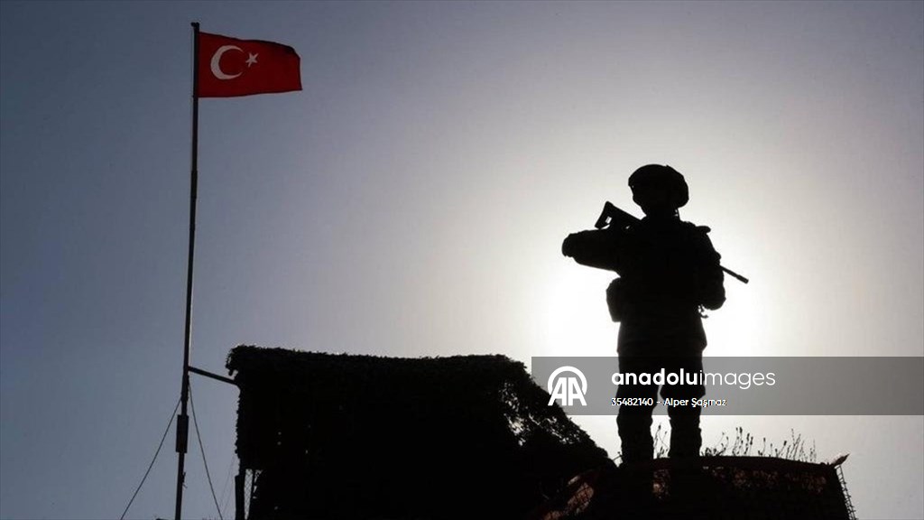 Türkiye’den Yunanistan’a geçmeye çalışan 8’i terörist 9 kişi yakalandı