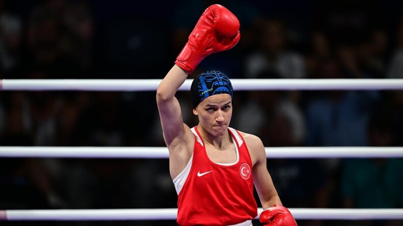 Olimpiyat Oyunları’nda boks branşında 54 kiloda mücadele eden Hatice Akbaş, finale yükseldi