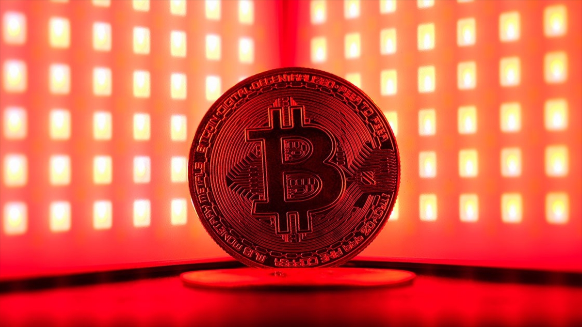AA-20240806-35328290-35328289-KURESEL_PIYASALARDAKI_SATIS_BASKISININ_ARDINDAN_BITCOIN_FIYATI_YUZDE_10DAN_FAZLA_ARTTI