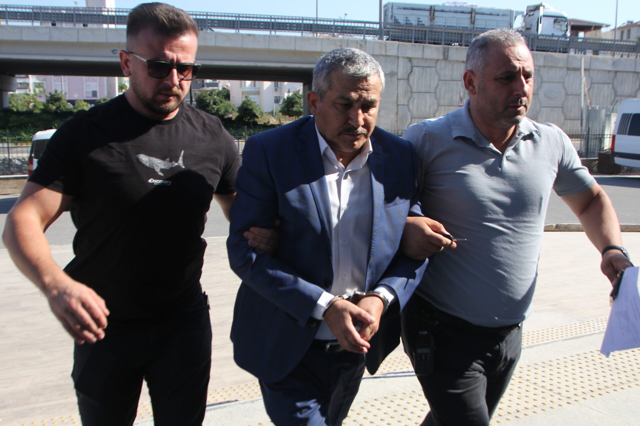 Antalya’da eski meclis üyesini silahla vurarak öldüren zanlı adliyeye sevk edildi