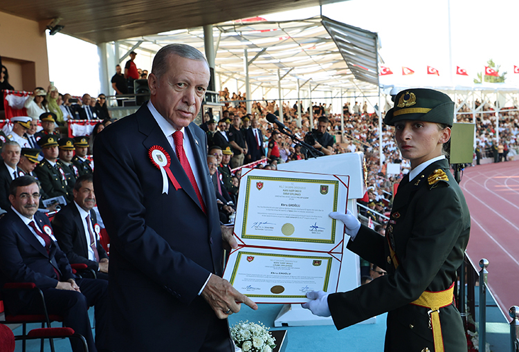 Cumhurbaşkanı Erdoğan: Türk Silahlı Kuvvetlerimiz vatanımızın bölünmez bütünlüğünün güvencesidir