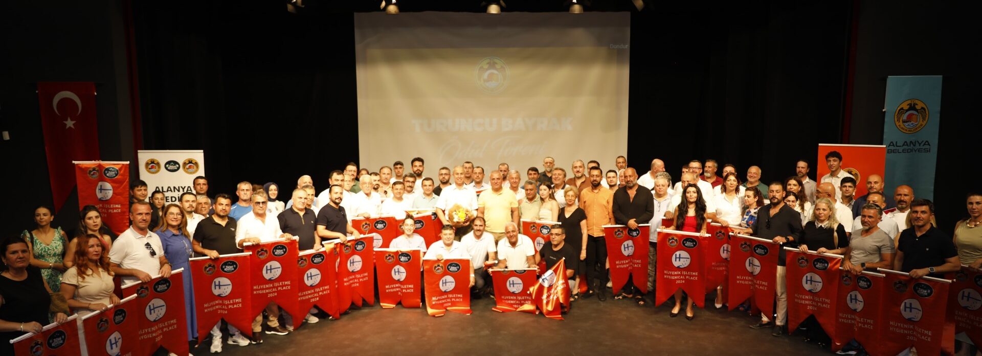 TURUNCU BAYRAK ÖDÜLLERİ SAHİPLERİNİ BULDU