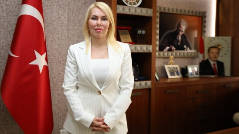 Rektörlüğünün ikinci dönemine alkışlarla başladı