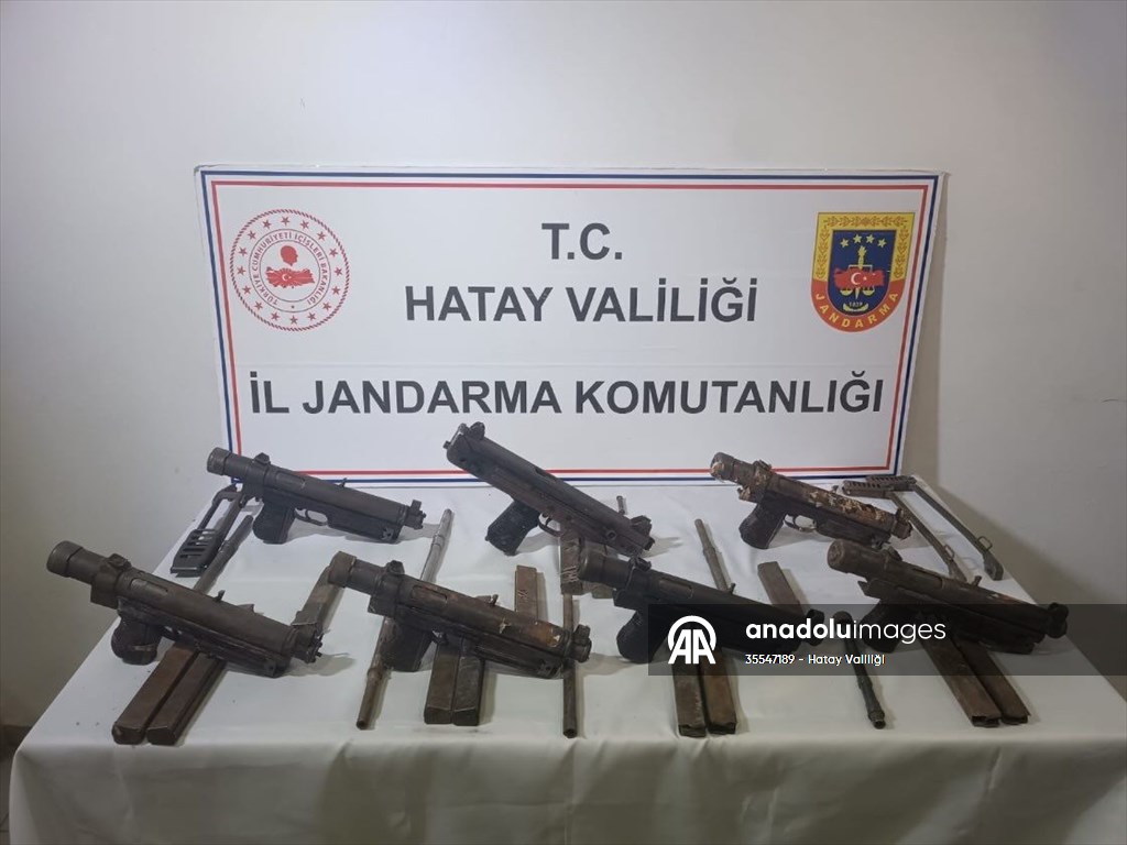 Hatay’da ruhsatsız 23 tabanca ele geçirildi
