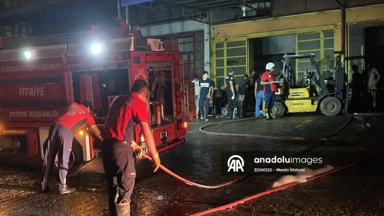 Mersin’de iş yerinde çıkan yangın söndürüldü
