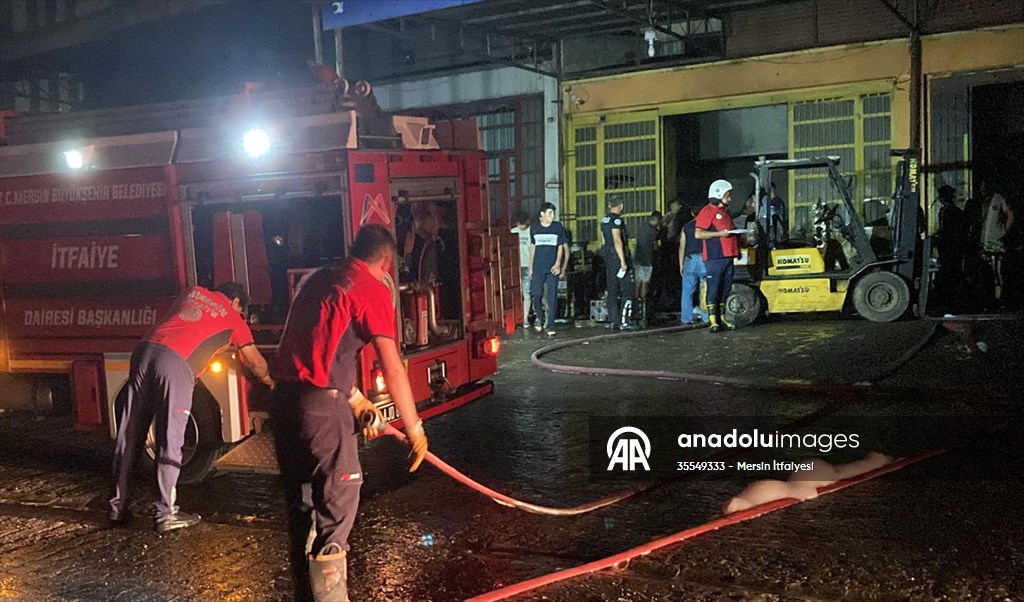 Mersin’de iş yerinde çıkan yangın söndürüldü