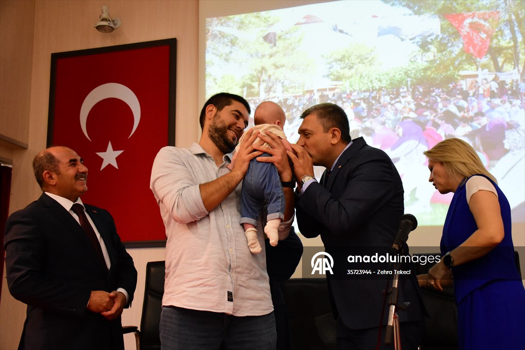 Antalya’da devlet korumasındaki 12 çocuk koruyucu aileleriyle buluştu