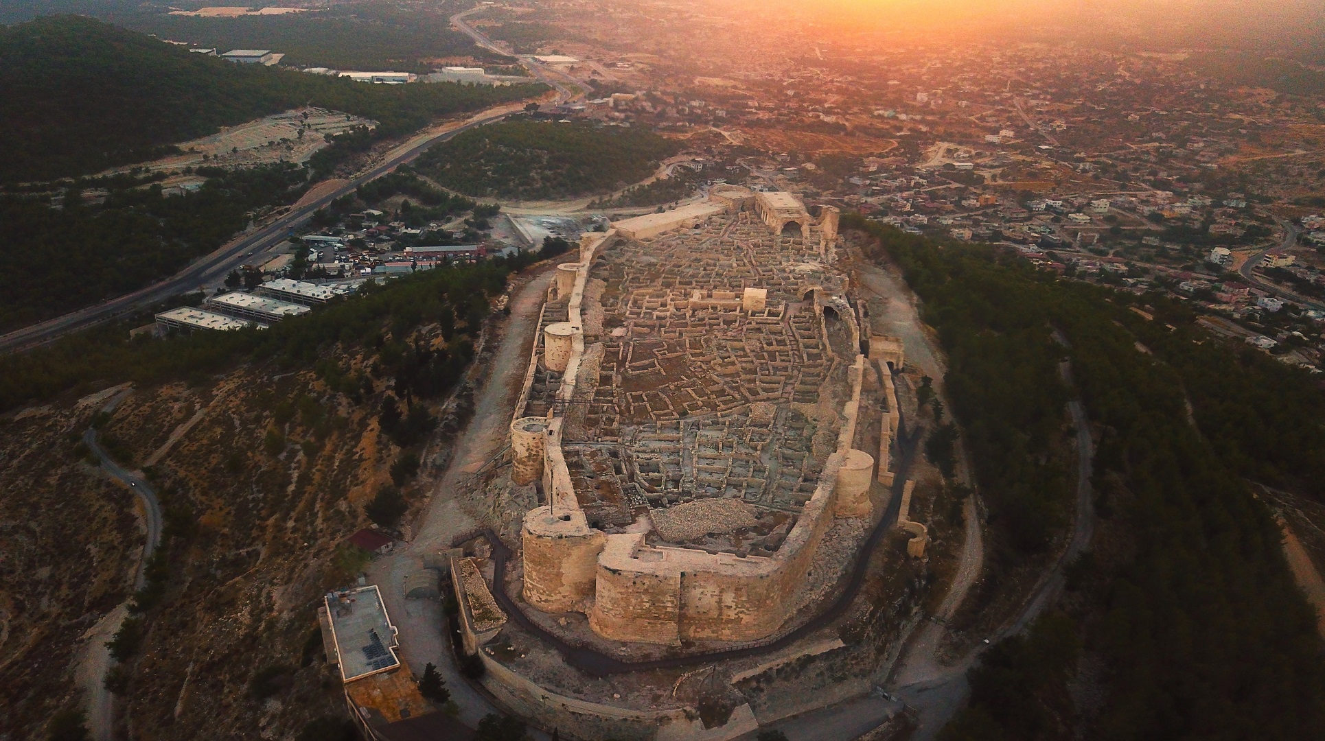 Silifke Kalesi’ndeki çalışmalar “Geleceğe Miras” projesiyle ivme kazandı