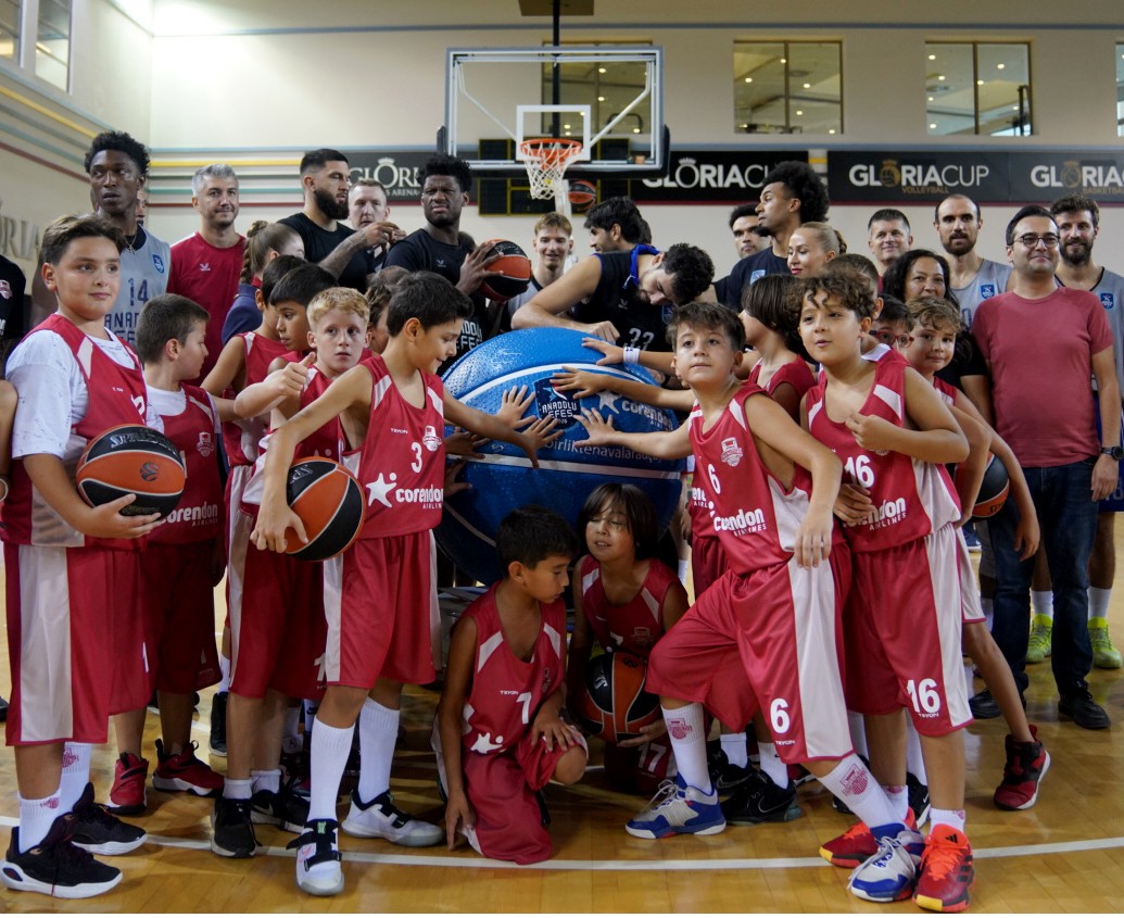 Küçük adamlar, dev adamlarla buluştu