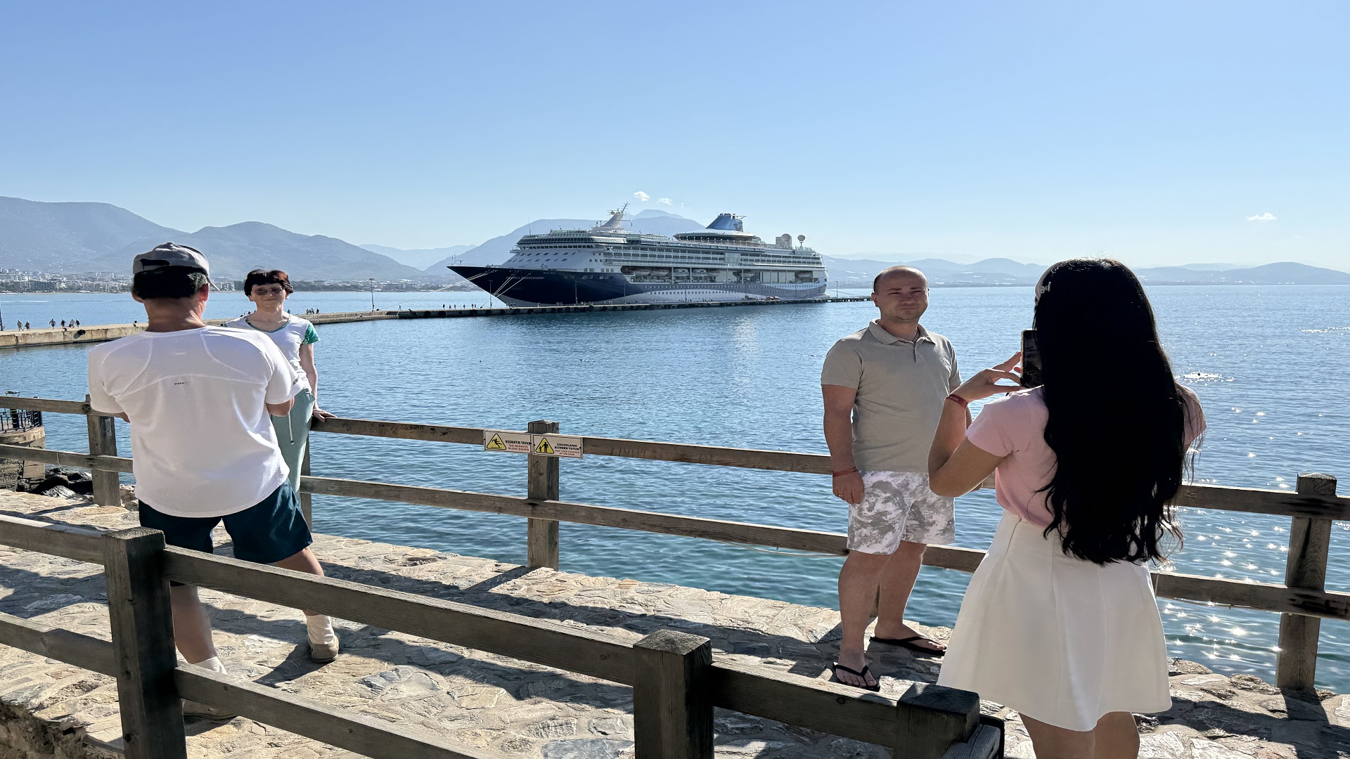 Bahama bayraklı kruvaziyer “Marella Discovery” Alanya Limanı’na demirledi