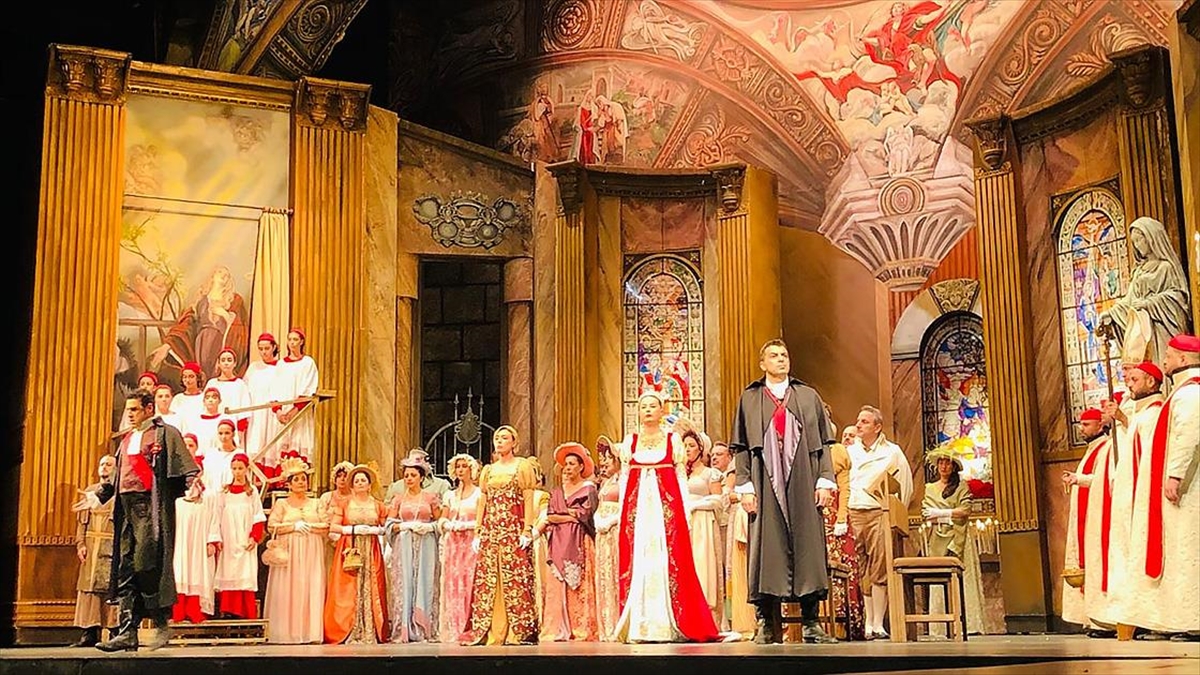 Antalya Devlet Opera ve Balesi “Tosca” operasını sahneledi