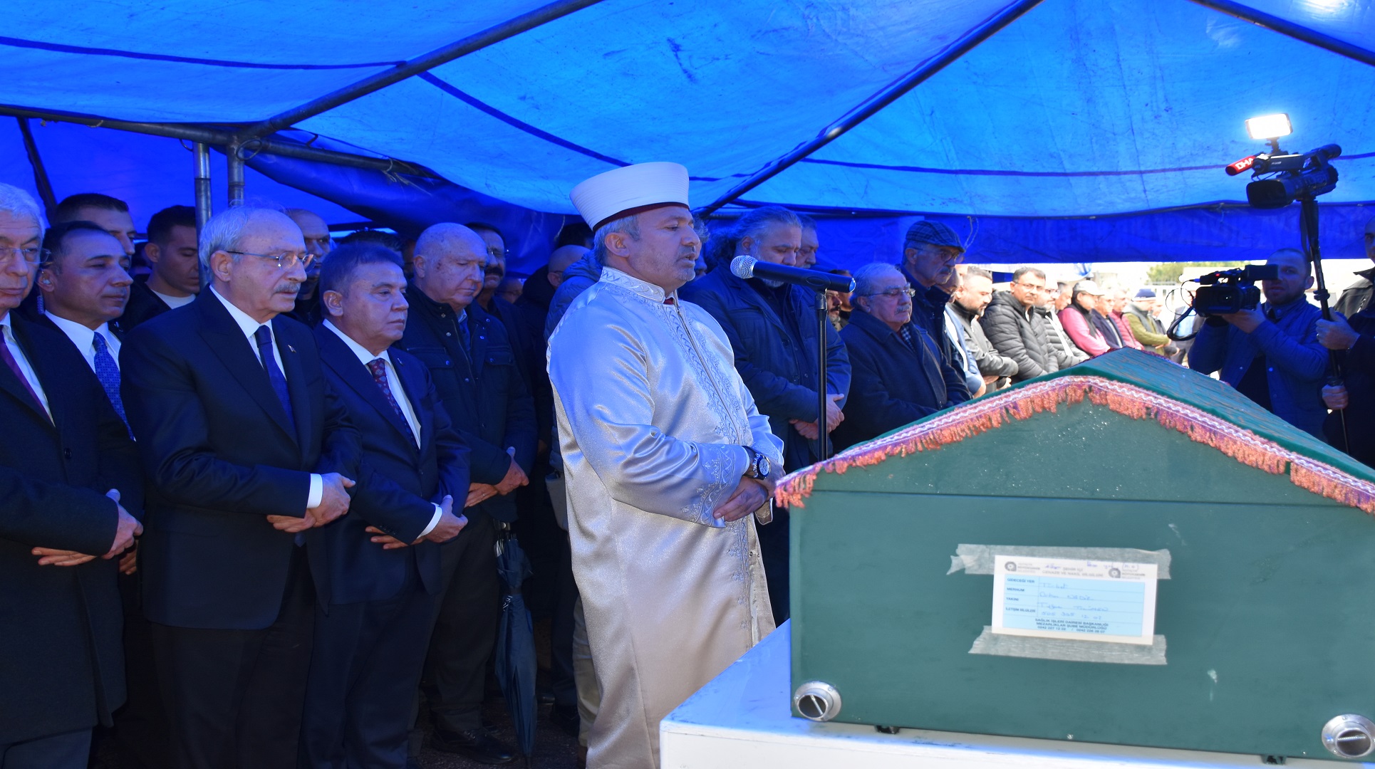 Eski CHP Genel Başkanı Kılıçdaroğlu, Antalya’da dünürünün cenaze törenine katıldı