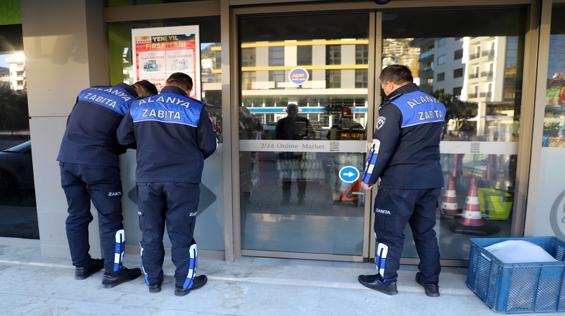Alanya’da 3 zincir market şubesi mühürlendi
