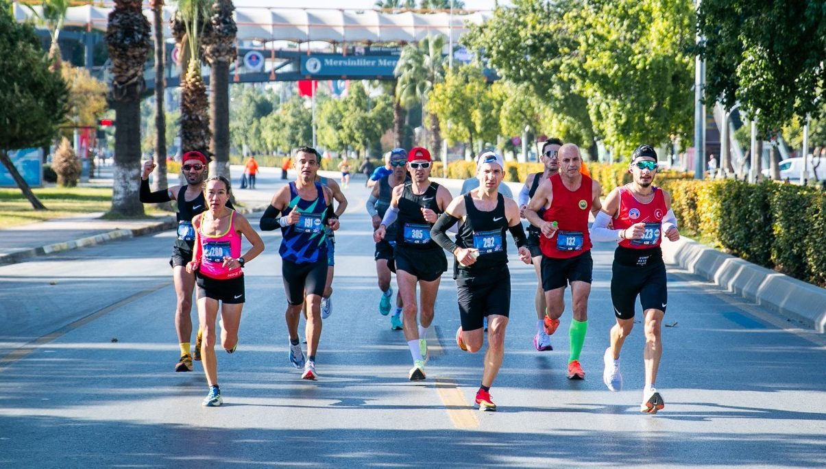 6. Uluslararası Mersin Maratonu’nda Türkiye rekoru kırıldı