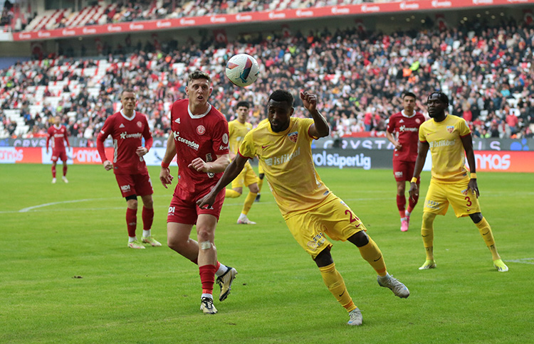 Antalyaspor, konuk ettiği Kayserispor’u 2-0 yendi