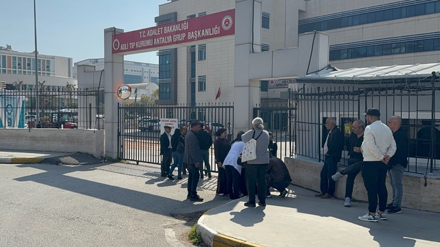 Antalya’da kadın hemşire 2 ay önce evlendiği meslektaşı tarafından bıçak ve satırla öldürüldü