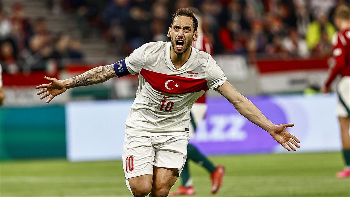 Hakan Çalhanoğlu, A Milli Takım’da en golcü oyuncular listesinde 4. sıraya yükseldi