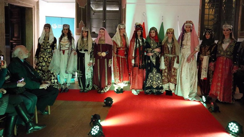 İtalya’da Dünya Kadınlar Gününde “Renk Renk Anadolu Gelinlik Koleksiyononu” defilesi düzenlendi