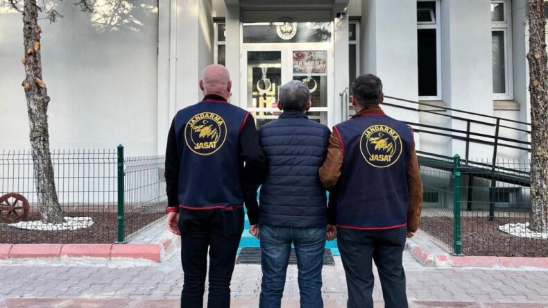 MİT tırlarının Adana’da kontrol’ü esnasında il emniyet müdürü FETÖ üyesi yakalandı