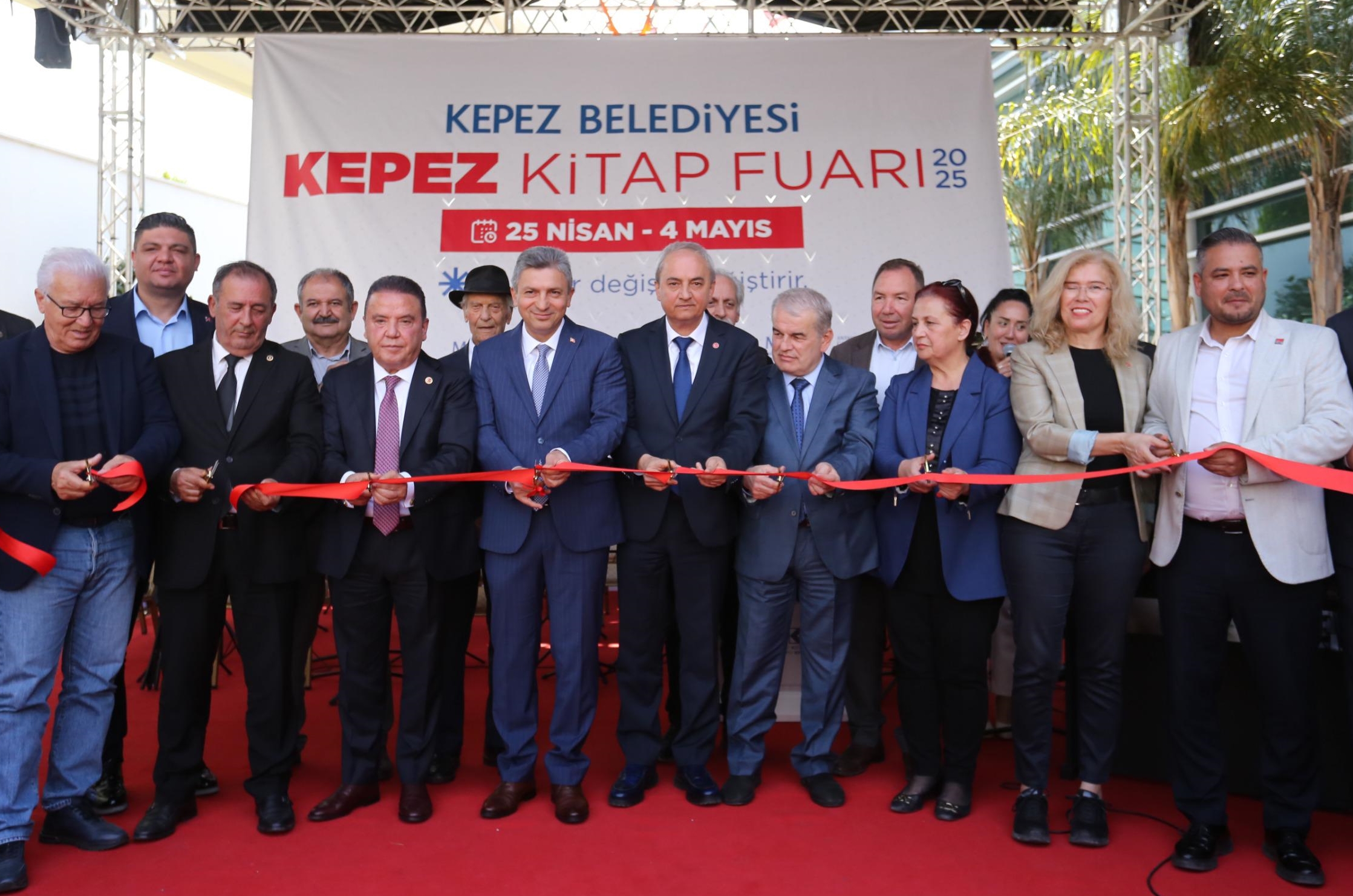 Antalya’da 6. Kepez Kitap Fuarı kapılarını açtı.
