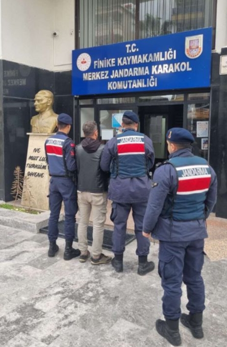 Antalya’da çeşitli suçlardan aranan 212 kişi yakalandı