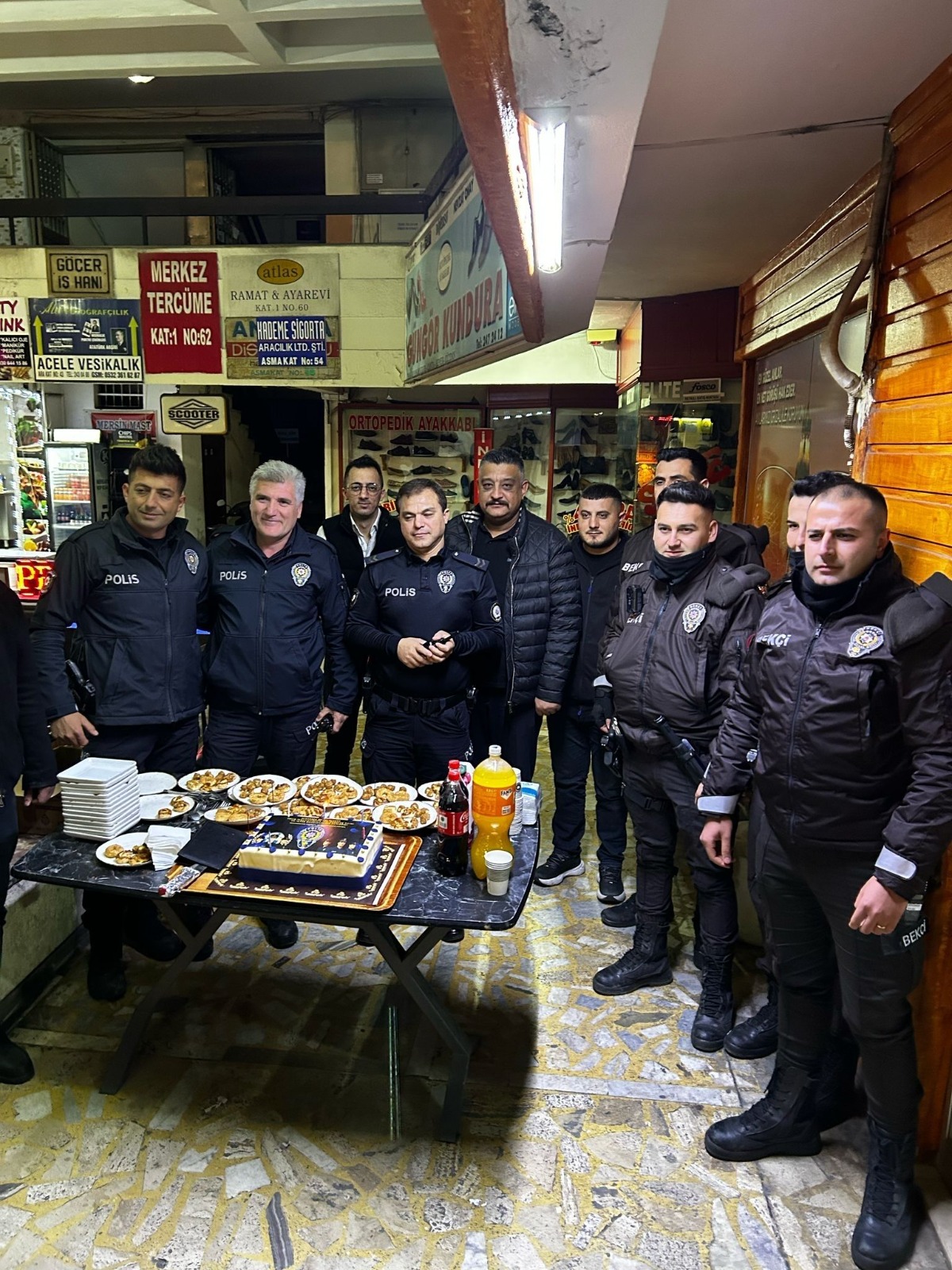 Antalya’da kavga ihbarına giden polislere esnafların sevindiren  sürprizi