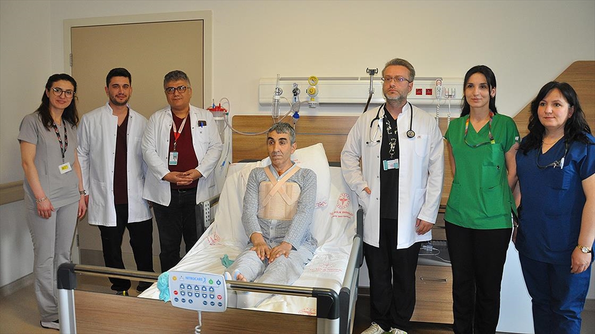 Aort damarı ikinci kez yırtılan hasta,yaklaşık 8,5 saat süren ameliyatla sağlığına kavuştu