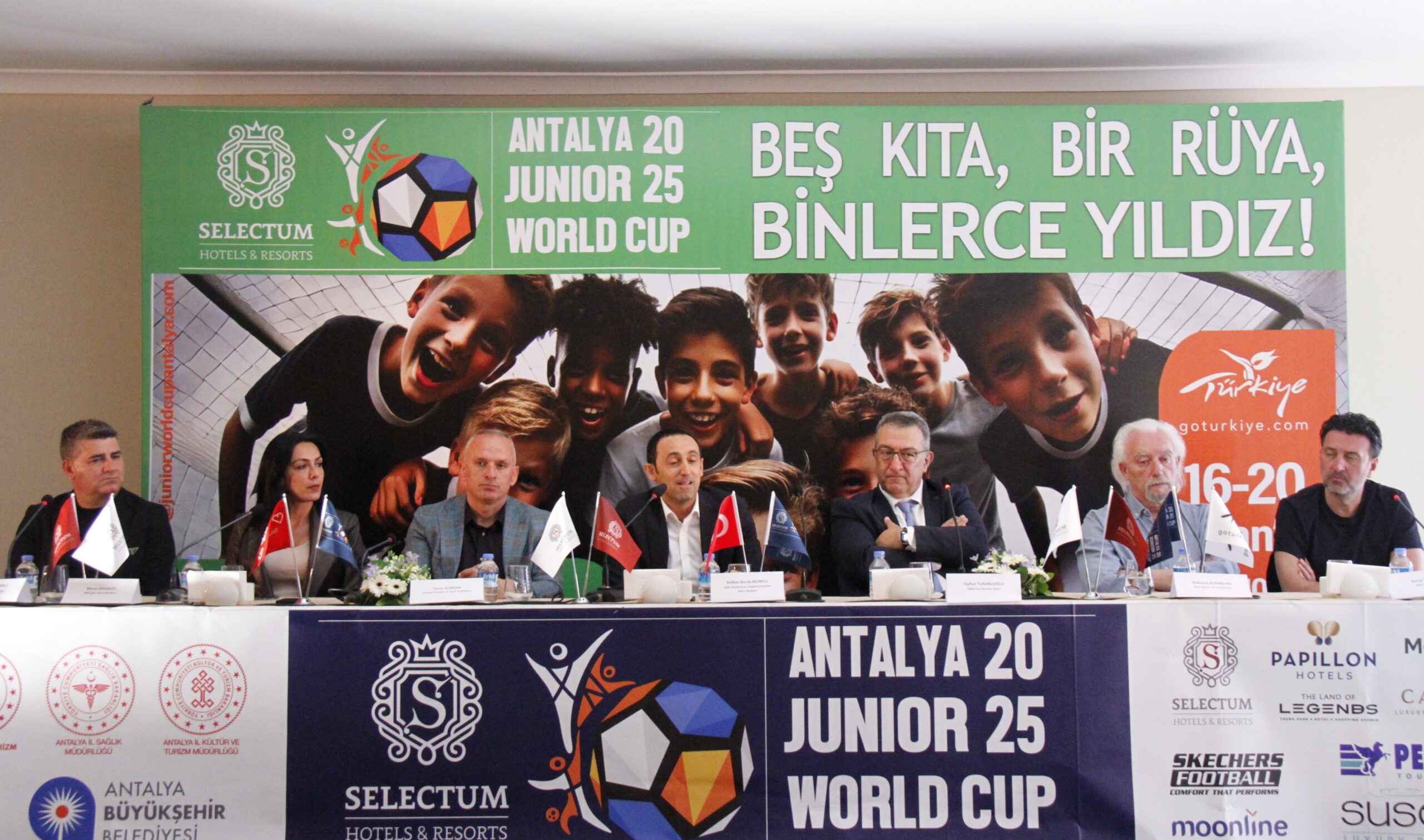 Çocuk futbolunun geleceği Antalya’da buluşuyor